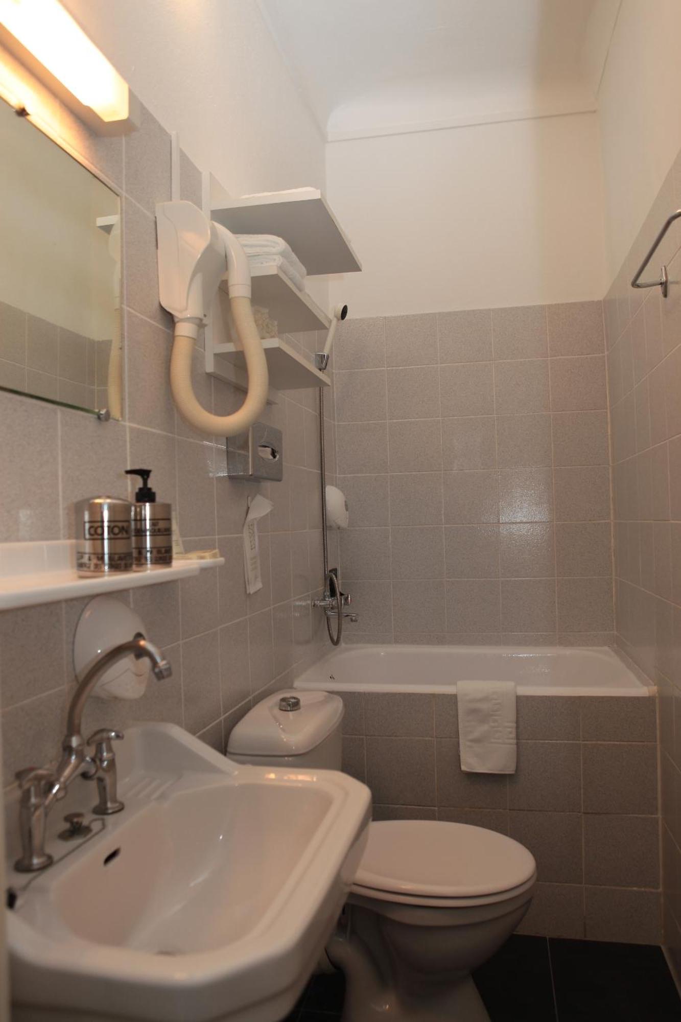 Auberge Les Gorges Du Loup Tourrettes-sur-Loup Room photo